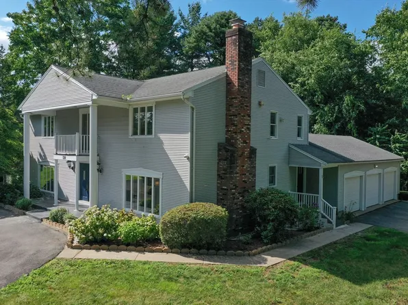 591 Pinewood Dr, Longmeadow, MA 01106