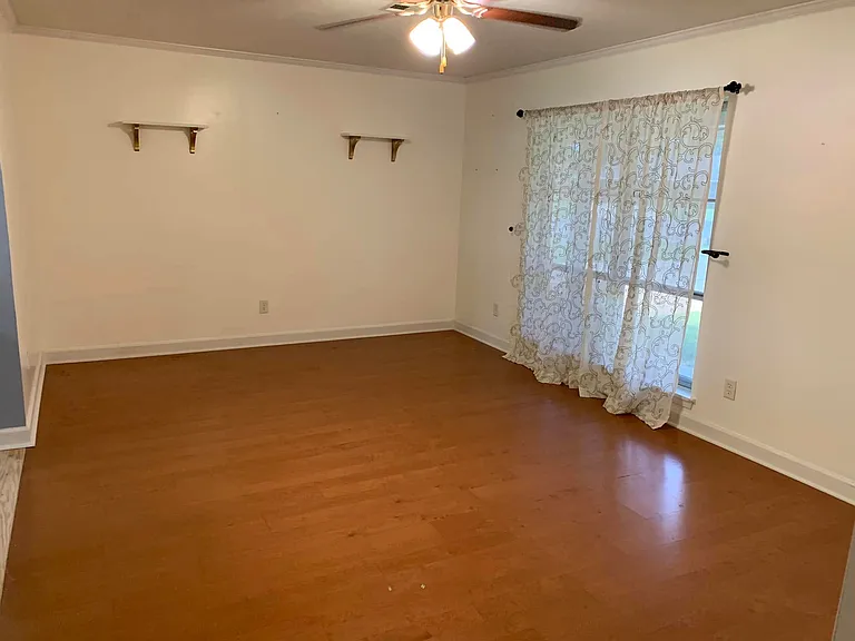 107 Caesar Dr — Photo 3