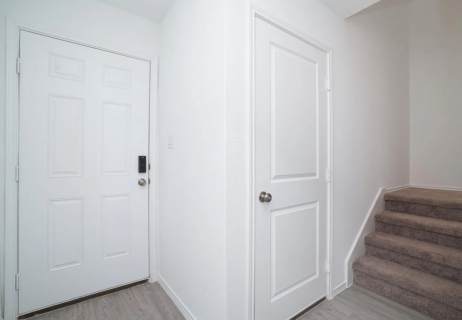3 bed, 2.5 bath, 1360 sqft, $1,500 — Photo 3