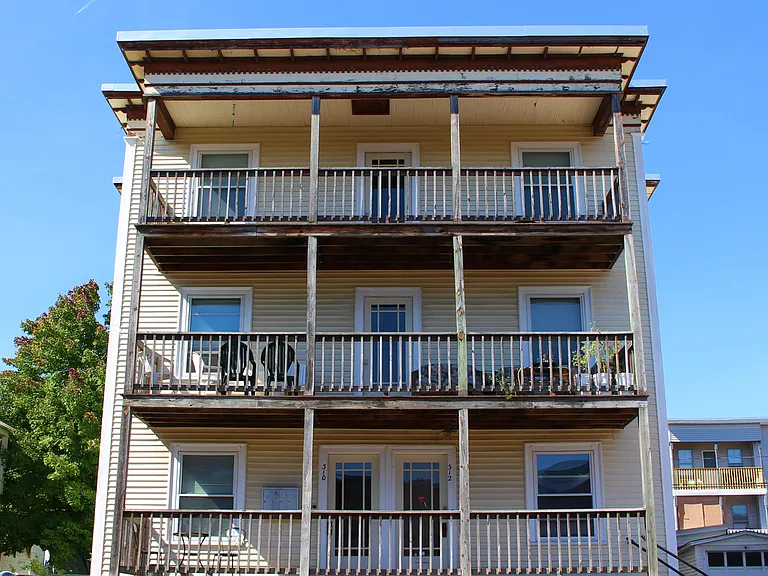 310 Cartier St #4 — Photo 1