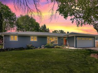 2477 Lydia Ave W, Roseville, MN 55113