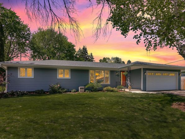 2477 Lydia Ave W, Roseville, MN 55113