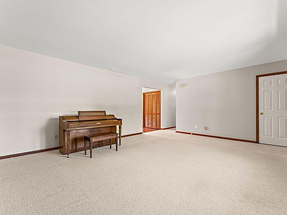 4th image of 9082 Estates Dr