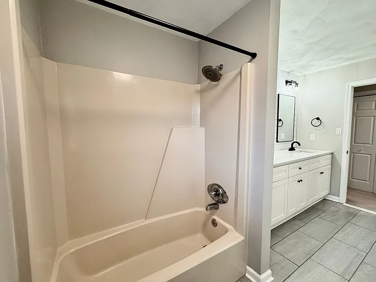965 Commodore Dr — Photo 41