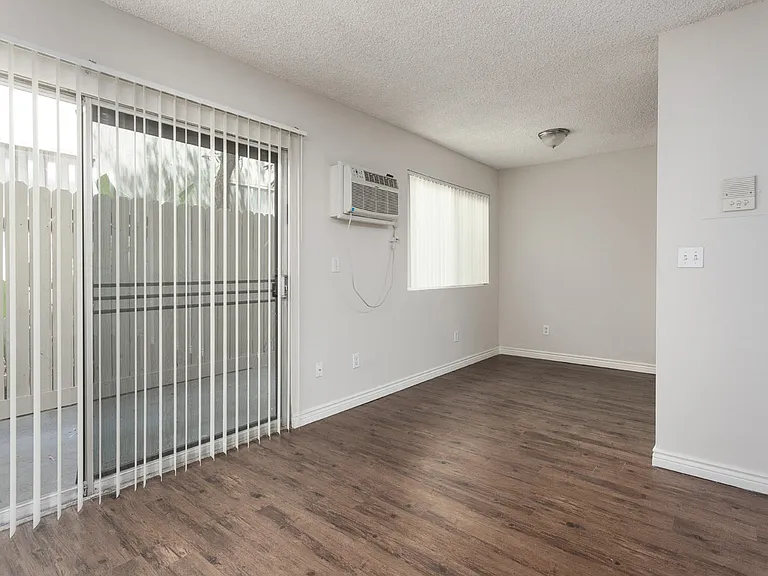 13157 Oxnard St #103 — Photo 6
