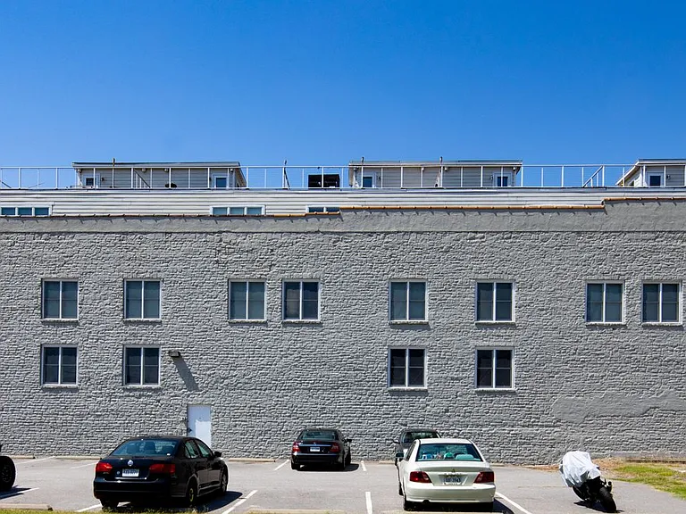 Montgomery Square Apartments — Photo 31
