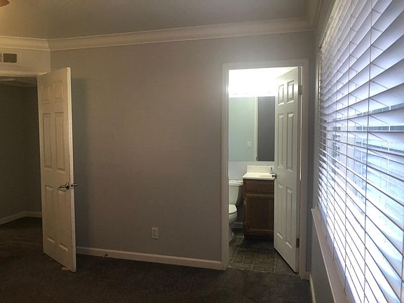 5th image of 1014 Heatherstone Ave