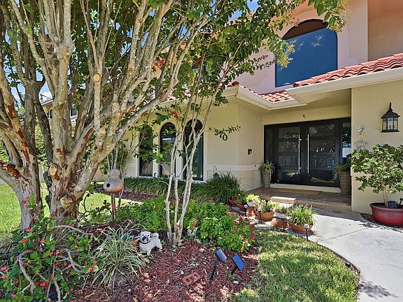3rd image of 370 SE 13th Avenue