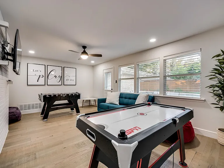 2836 Meadowbrook Dr — Photo 11