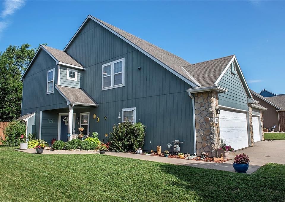 1st image of 2335 Surrey Dr