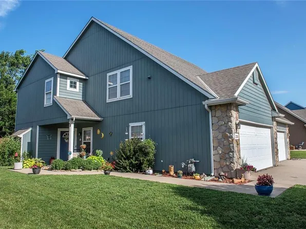 2335 Surrey Dr, Lawrence, KS 66046