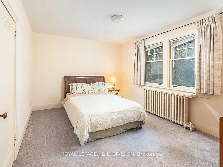 58 Lascelles Blvd — Photo 17