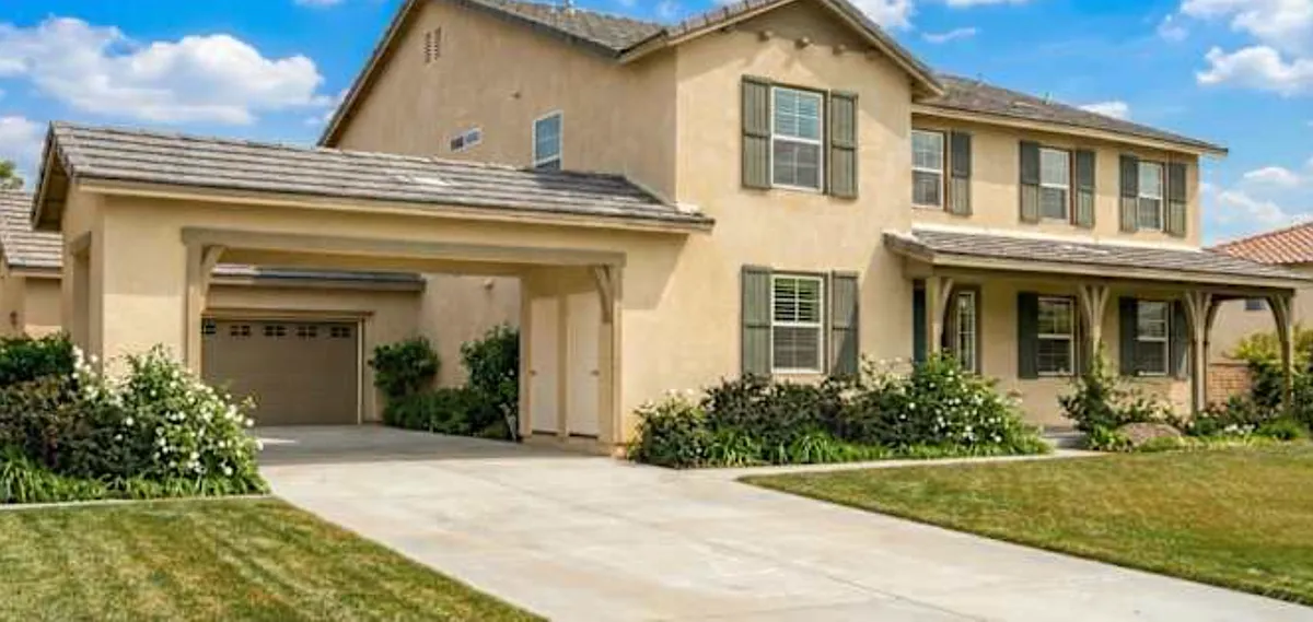 5 bed, 4.0 bath, 3474 sqft, $1,000 — Photo 3