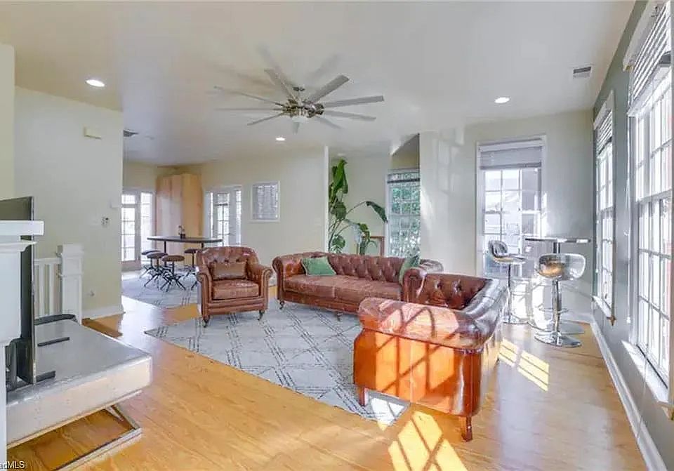 1st image of 211 E Lewis St #B