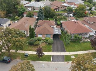 100 Lexington Ave, Toronto, ON M9V2G8
