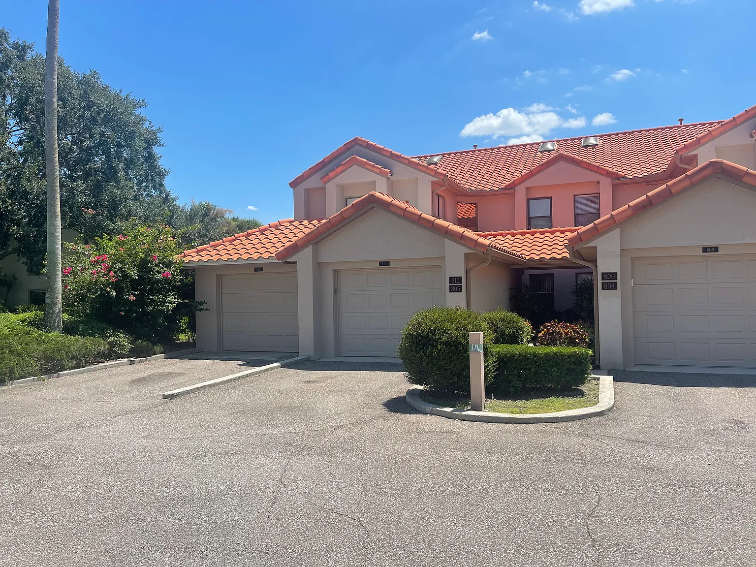 2 bed, 1012 sqft, $1,539 — Photo 1
