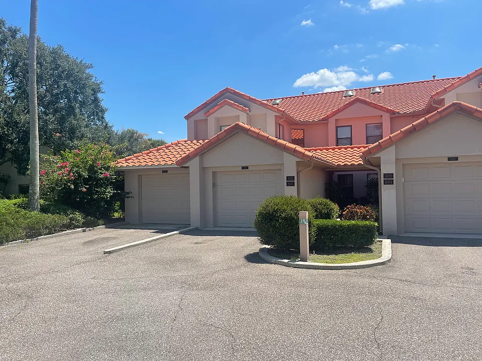 805 Magnolia Pl