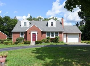 1 Iris Ln, Albany, NY 12205