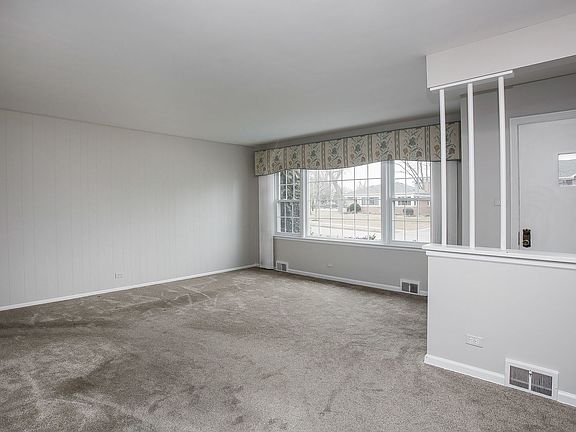 4th image of 816 Highland Ave
