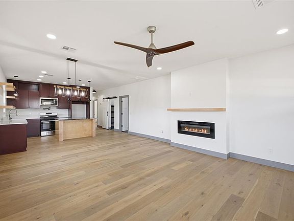 4th image of 604 SE 27th St