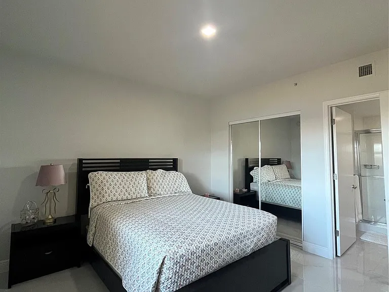 2650 Lake Shore Dr #803 — Photo 5