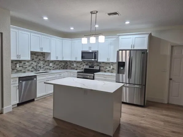 6472 Azura Lake Rd, Lake Worth, FL 33463