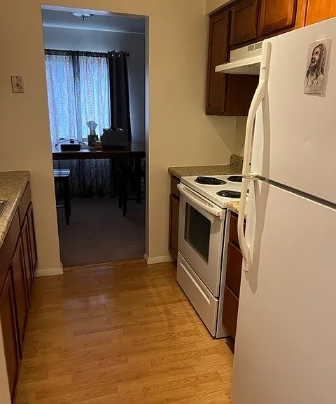 912 Cherry Hill Dr — Photo 3