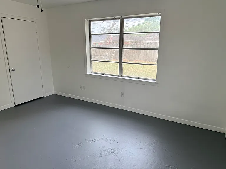 918 Roberts St — Photo 18