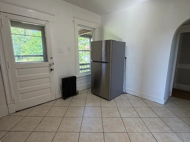 565 Main St #5 — Photo 5