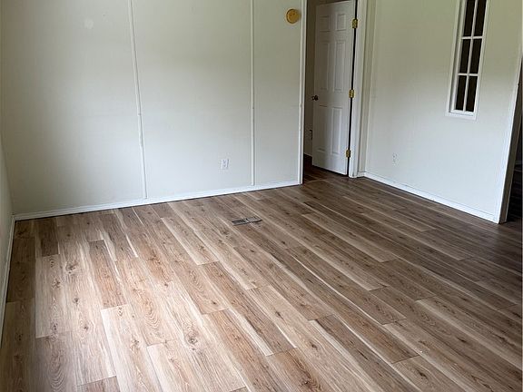 2nd image of 406/410 Harbour Ln