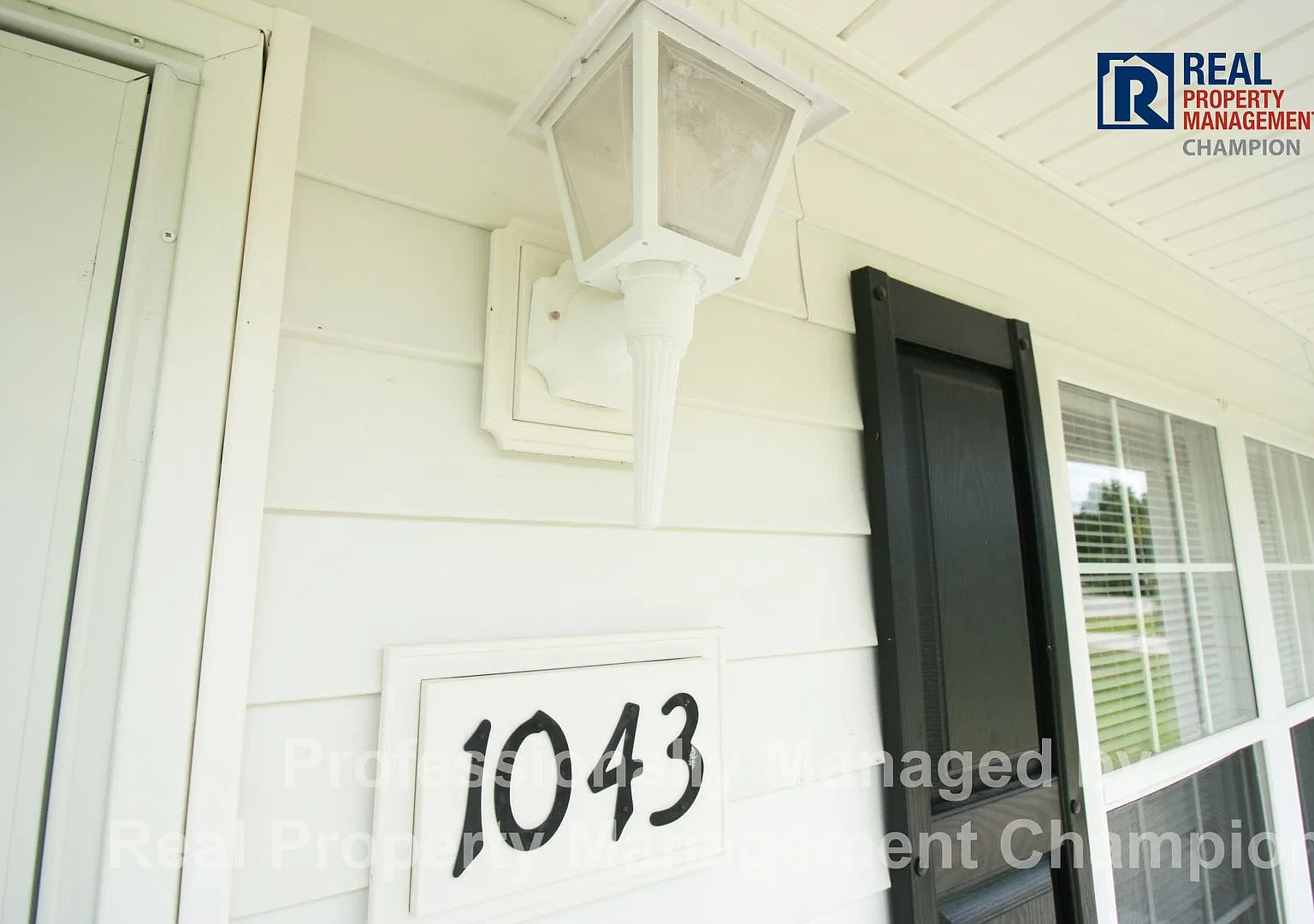 Charming home on Quiet Cul-de-Sac with Fully Fenced Backyard — Photo 2