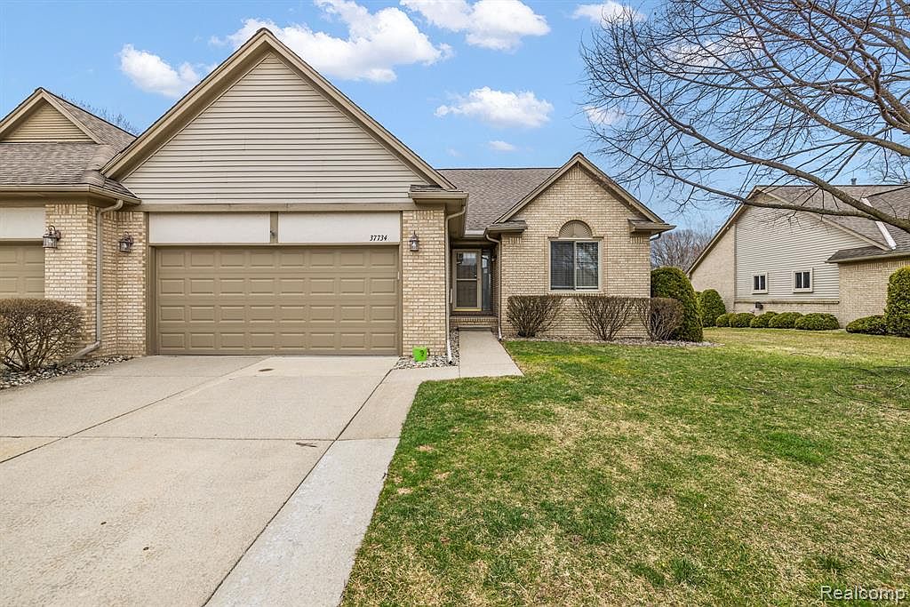 37734 Pebble Pointe Ct, Clinton Township, MI 48038 | Zillow