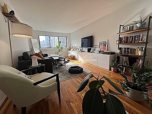 4th image of 325 E 64th St APT 615
