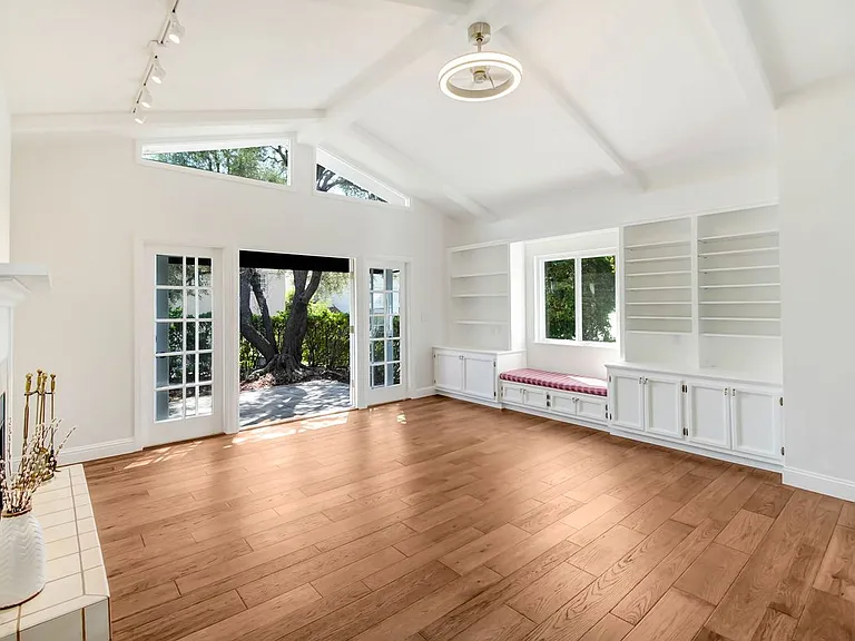 2401 Olive Ave — Photo 11