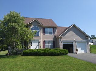 5 Windsor Dr, Newton, NJ 07860