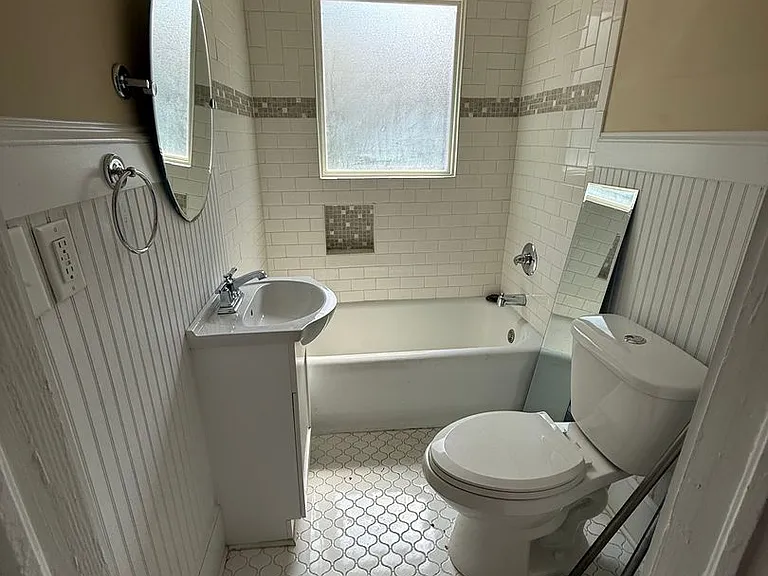 1724 Hawthorne Ln — Photo 13