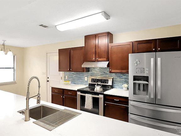 3rd image of 3623 Tiger Point Blvd