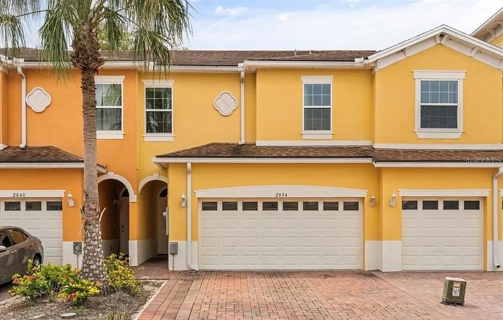 5 bed, 3.5 bath, 1451 sqft, $2,785 — Photo 2