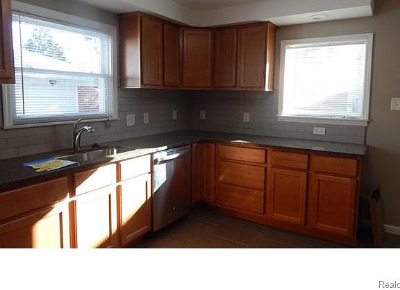 5th image of 14170 Garfield Ave