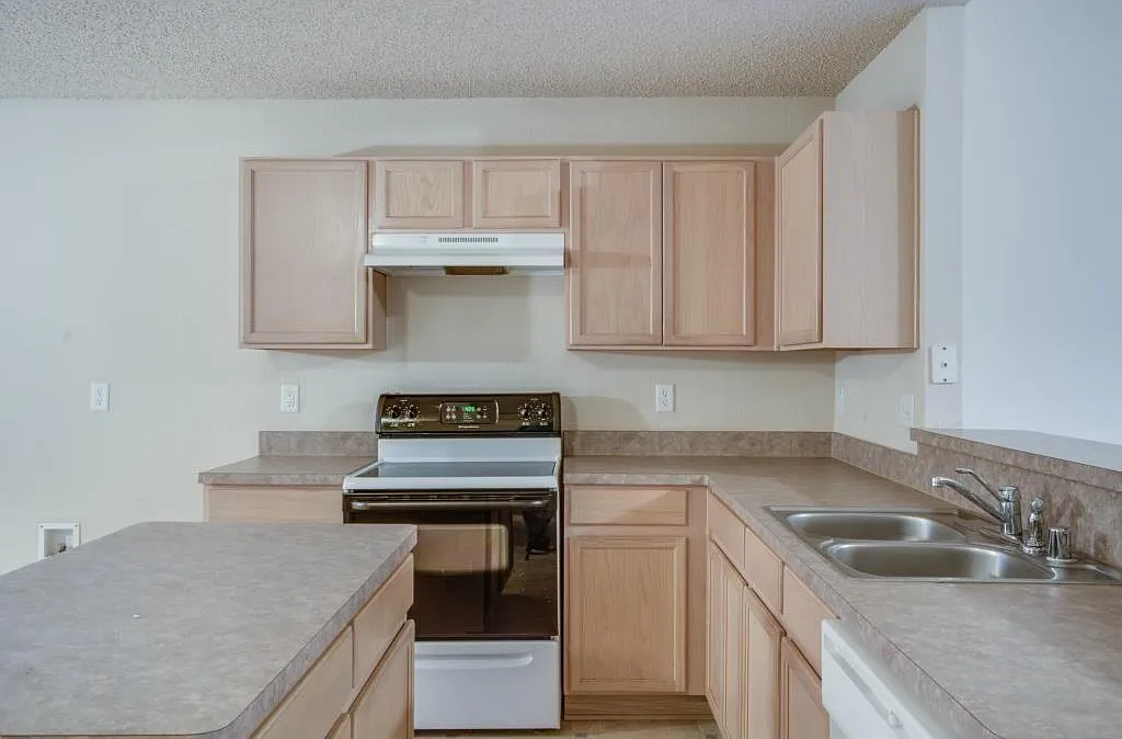 Beautiful home with spacious open floor plan. Great for entertaining. Family kitchen overlooking ... — Photo 2