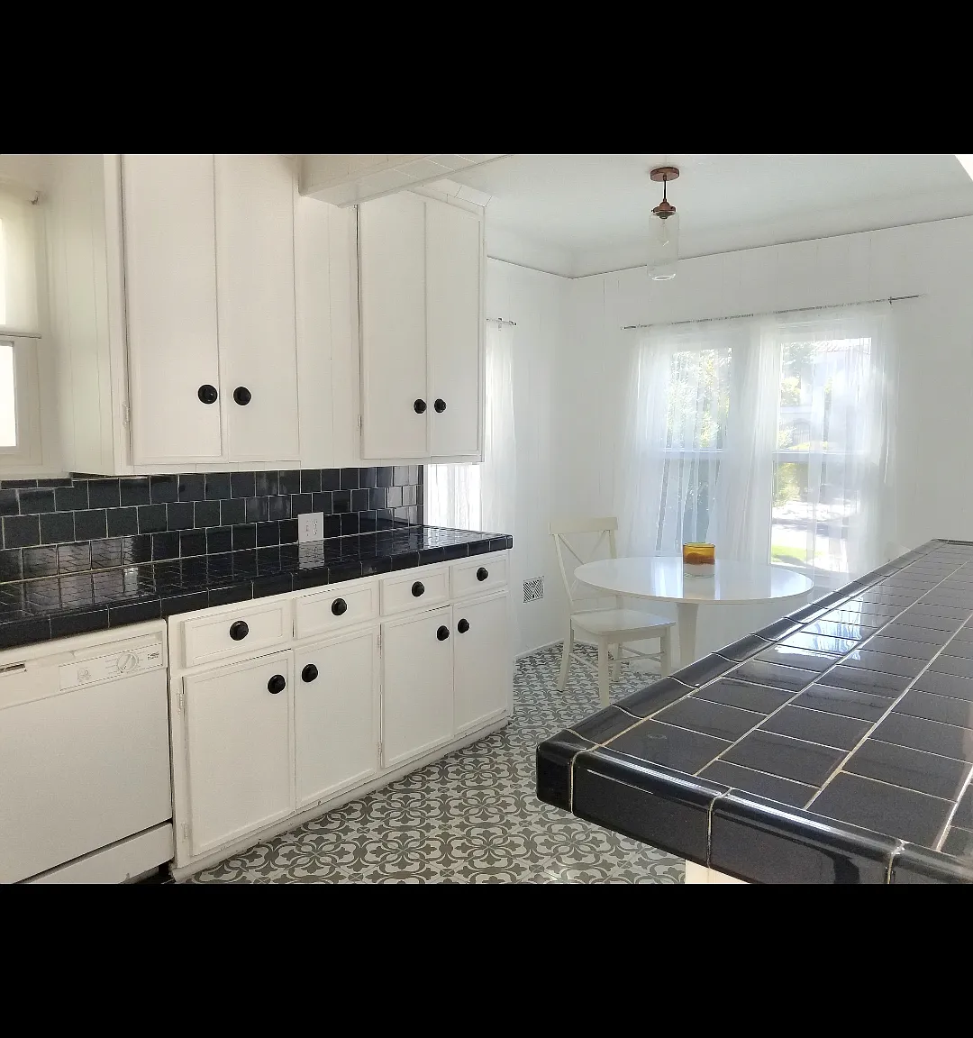 1176 S Hayworth Ave — Photo 2
