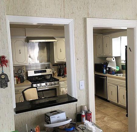 4th image of 625 E Olive St
