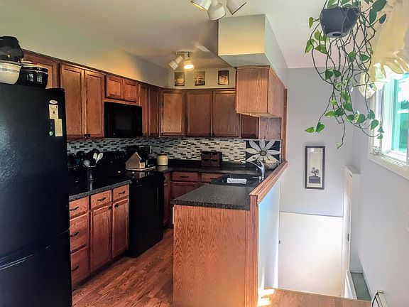 3rd image of 32 Meadow St
