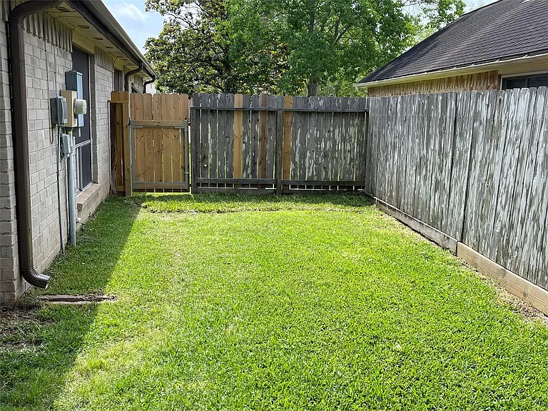 3118 Redcliff Dr — Photo 30
