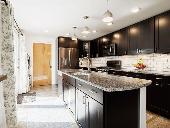 3rd image of 30 Stuyvesant Rd