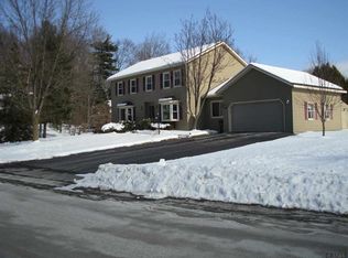 1436 Orlyn Dr, Niskayuna, NY 12309
