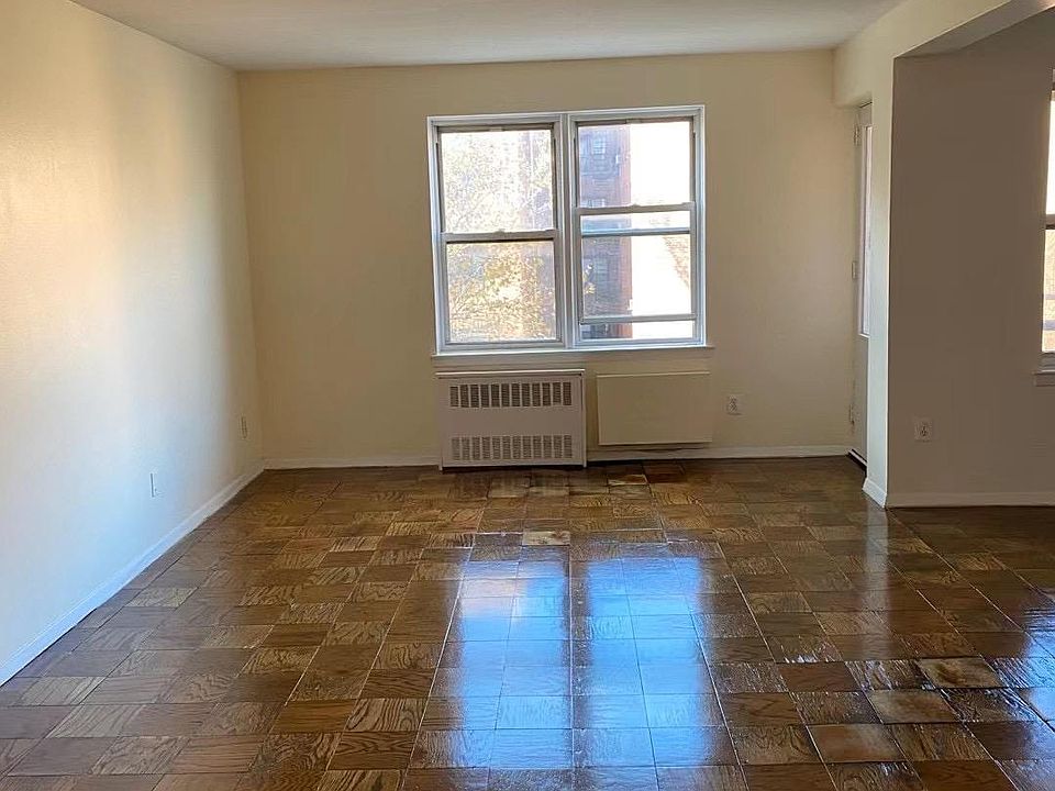 1st image of 14330 Roosevelt Ave APT 6N