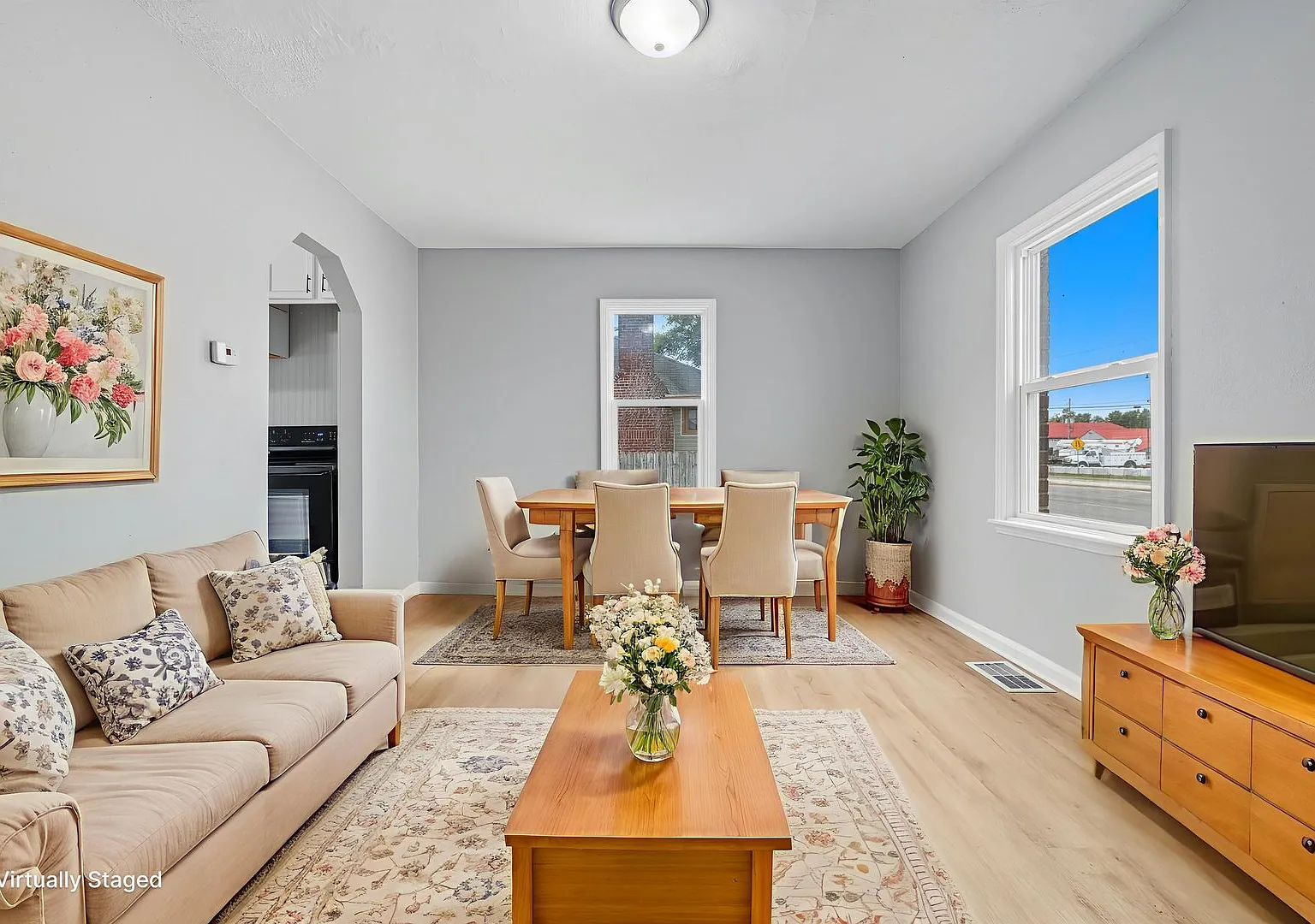 Charming 2-Bedroom Home Recently Remodeled in Indianapolis Available NOW! — Photo 4