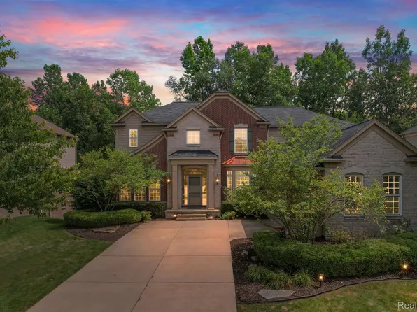 16712 Yellowstone Dr, Northville, MI 48168