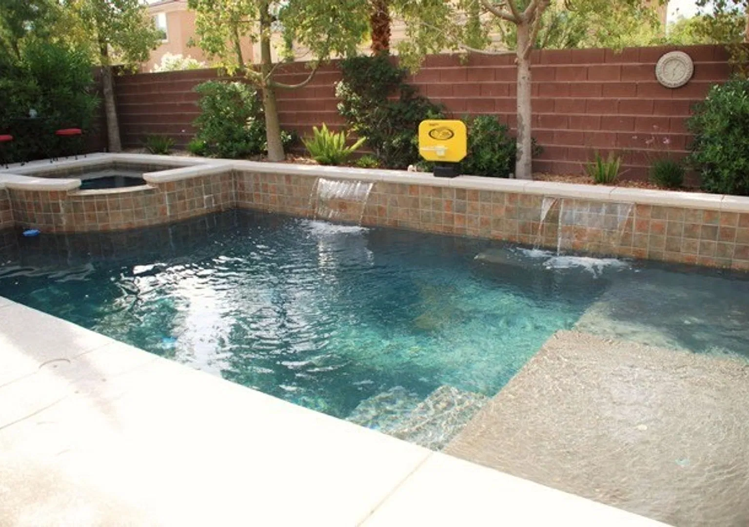 5 bed home, bed and full bath downstairs. 3 car garage, pool, spa — Photo 4